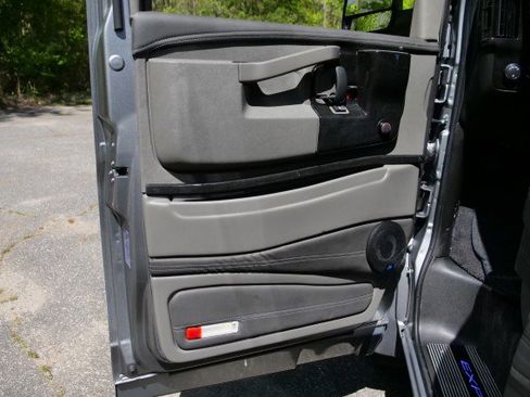 Used 2025 Chevrolet Express 2500 w/ Driver Convenience Package image 26