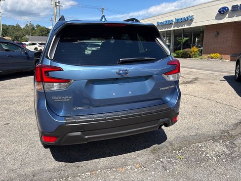Used 2023 Subaru Forester Premium AWD/4WD image 6