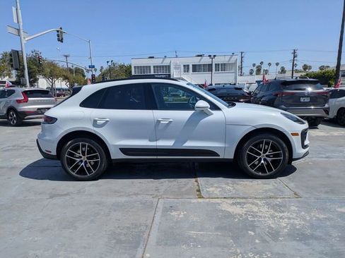 Used 2022 Porsche Macan AWD/4WD image 2