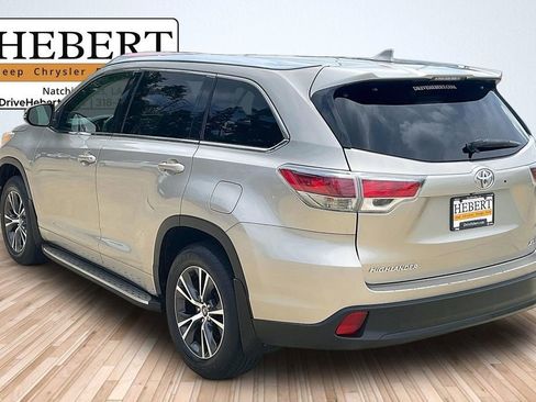 Used 2016 Toyota Highlander XLE FWD image 11