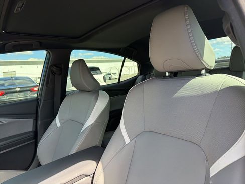 Used 2025 Toyota Camry SE w/ Convenience Package image 9