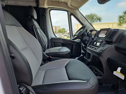 Used 2023 RAM ProMaster 2500 FWD image 9