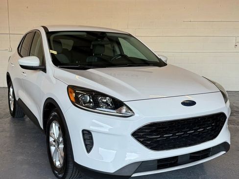 Used 2020 Ford Escape SE image 1