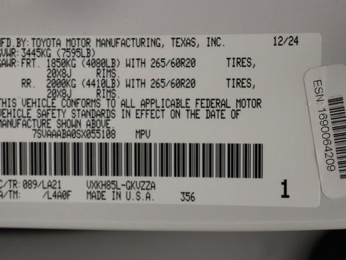 Certified 2025 Toyota Sequoia Platinum image 17