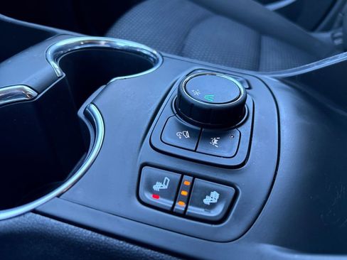 Used 2022 GMC Terrain SLE w/ Driver Convenience Package image 6