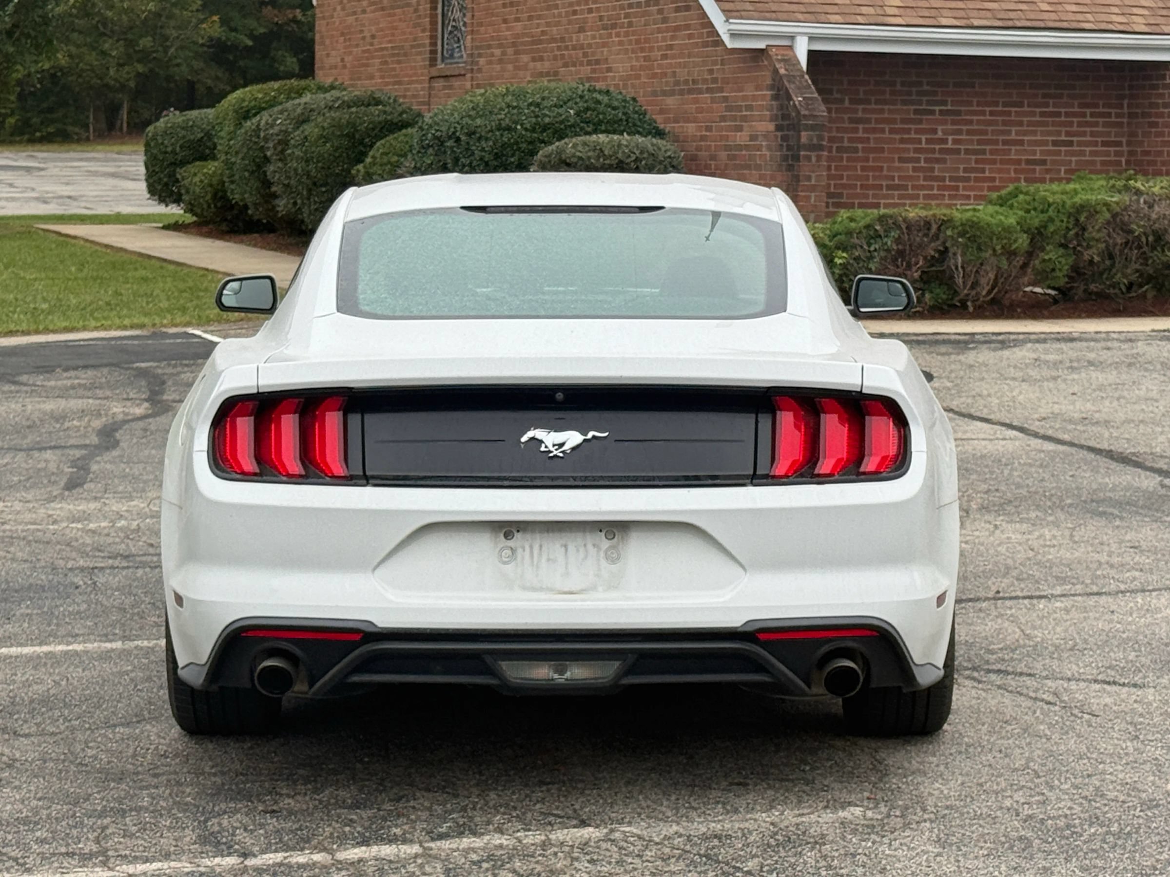 Used 2018 Ford Mustang Coupe RWD image 4