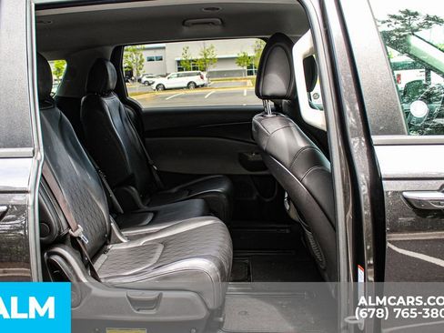 Used 2025 Kia Carnival FWD image 19