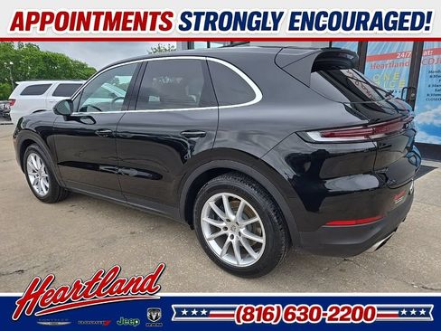 Used 2024 Porsche Cayenne w/ Premium Package AWD/4WD image 6