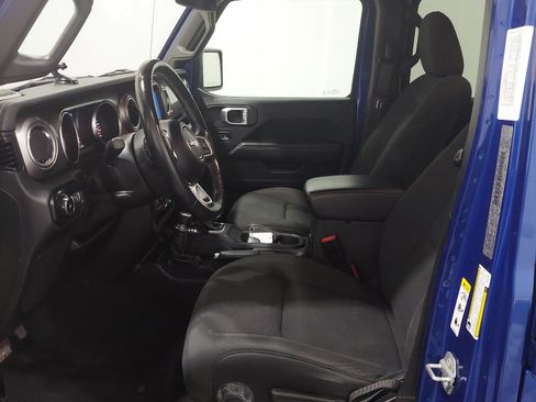 Used 2019 Jeep Wrangler Unlimited Sahara w/ Uconnect 4C Nav & Sound Group AWD/4WD image 14