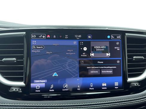 Used 2023 Chrysler Pacifica Limited w/ S Appearance Package FWD image 40