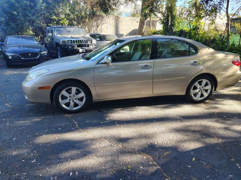 Used 2005 Lexus ES 330 FWD image 2