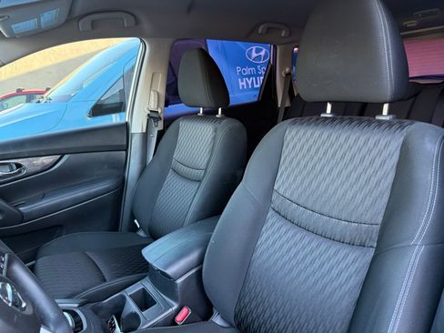 Used 2017 Nissan Rogue S FWD image 5