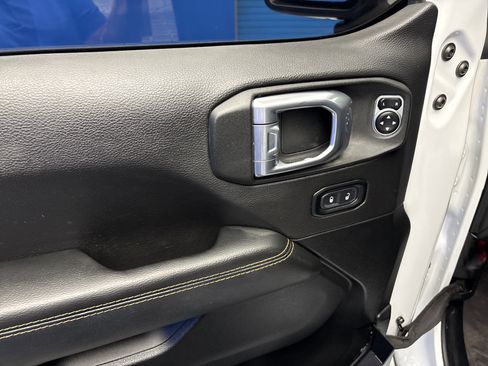 Used 2021 Jeep Wrangler Unlimited Sahara AWD/4WD image 23