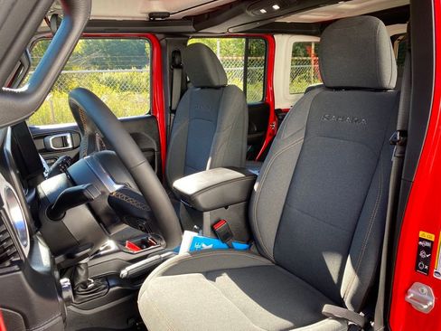 Used 2024 Jeep Wrangler Unlimited Sahara image 22