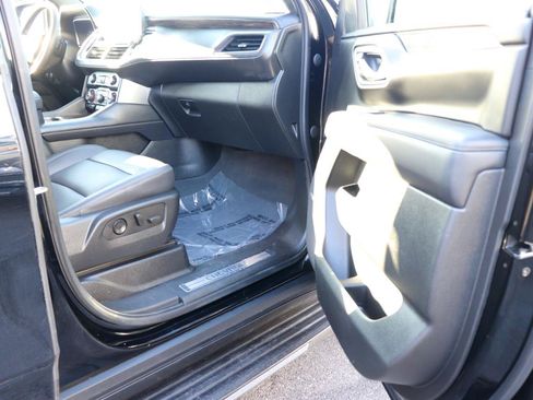Used 2023 Chevrolet Suburban LT AWD/4WD image 17