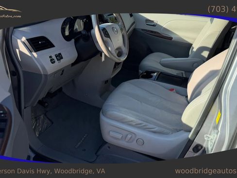 Used 2011 Toyota Sienna XLE image 11