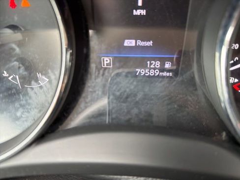 Used 2018 Nissan Rogue SV w/ Premium Package image 49