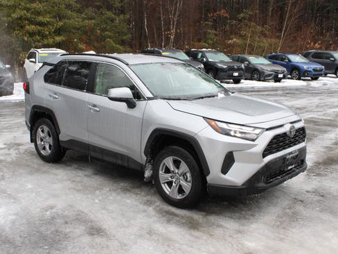 Used 2025 Toyota RAV4 XLE image 3