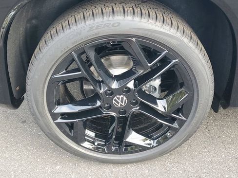 New 2026 Volkswagen Tiguan SE R-Line FWD image 5