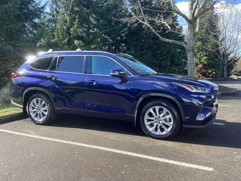 Used 2024 Toyota Highlander Limited image 6
