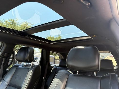 Used 2019 Jeep Grand Cherokee Overland AWD/4WD image 11