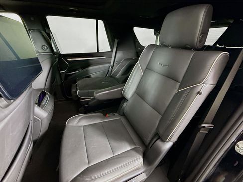 Used 2025 Cadillac Escalade Premium Luxury image 4