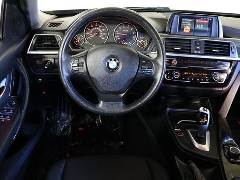 Used 2018 BMW 320i xDrive Sedan w/ Convenience Package AWD/4WD image 3