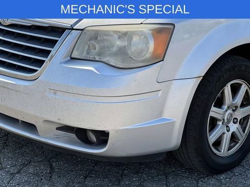 Used 2010 Chrysler Town & Country Touring w/ Heated Seat Group FWD image 7