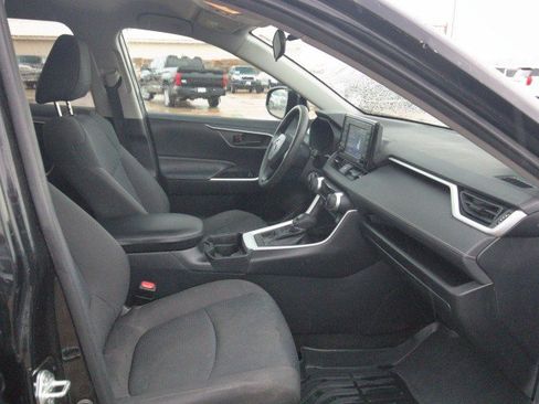Used 2021 Toyota RAV4 LE AWD/4WD image 27