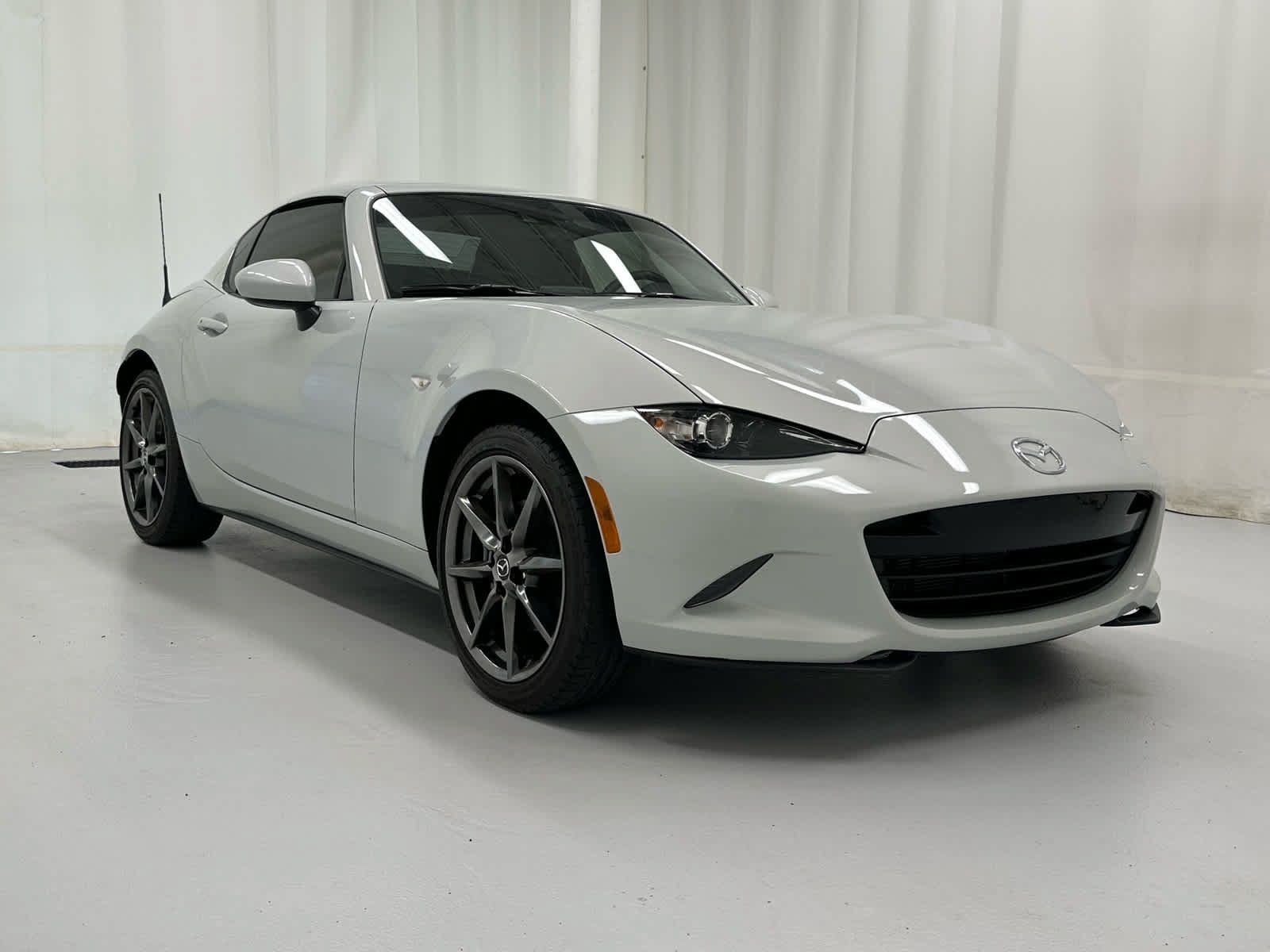 Used 2017 MAZDA MX-5 Miata RF Grand Touring RWD image 9