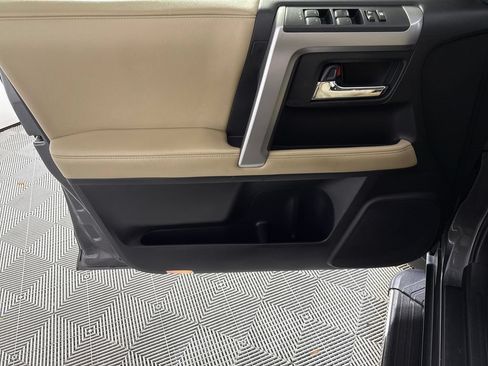 Used 2016 Toyota 4Runner SR5 RWD image 10