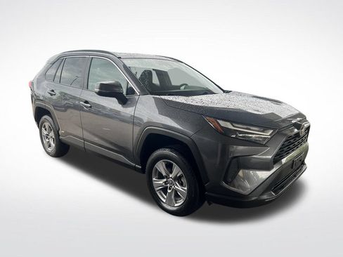 Used 2022 Toyota RAV4 XLE w/ Convenience Package AWD/4WD image 3