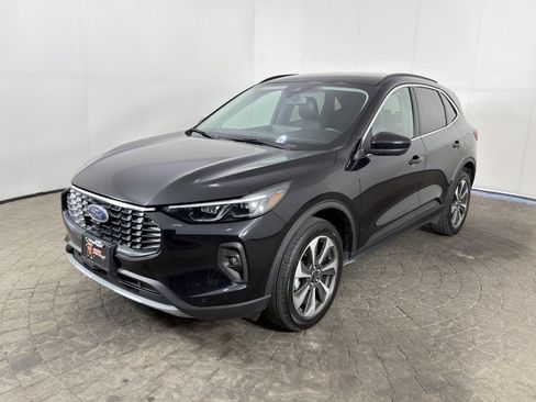 Used 2024 Ford Escape Platinum AWD/4WD image 4