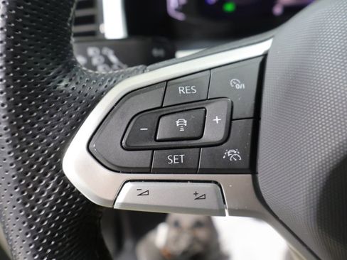 Used 2023 Volkswagen Atlas Cross Sport SEL R-Line AWD/4WD image 34
