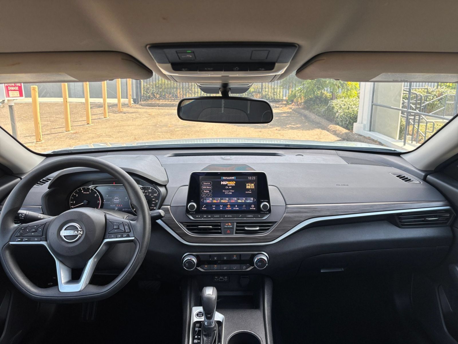 Used 2025 Nissan Altima 2.5 SV FWD image 32
