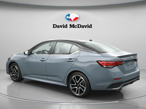 Used 2025 Nissan Sentra SR w/ SR Premium Package FWD image 6
