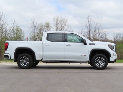 Used 2023 GMC Sierra 1500 AT4 w/ Technology Package AWD/4WD image 2