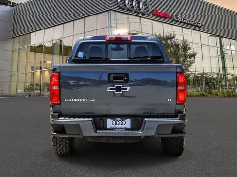 Used 2017 Chevrolet Colorado LT w/ LT Convenience Package RWD image 3