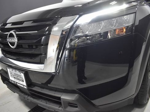 Certified 2024 Nissan Pathfinder S image 11