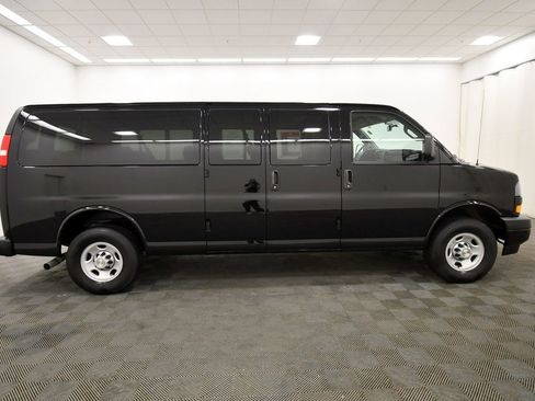Used 2025 Chevrolet Express 3500 LS RWD image 9