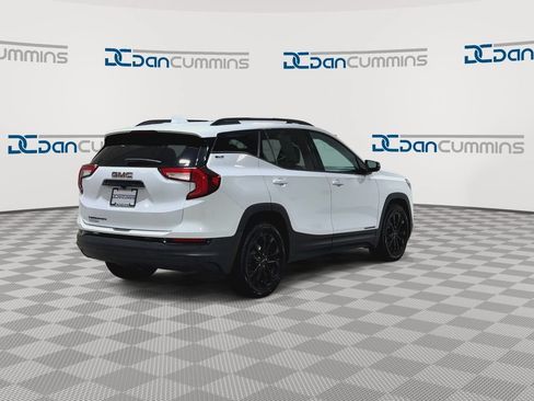 Used 2022 GMC Terrain SLT w/ Infotainment Package II FWD image 9