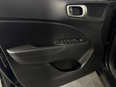 Used 2022 Hyundai Venue SEL FWD image 32