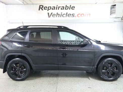 Used 2020 Jeep Cherokee Latitude Plus AWD/4WD image 4