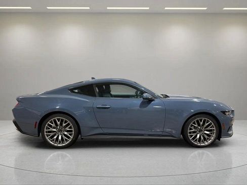 Used 2025 Ford Mustang Premium image 2