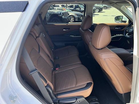 Certified 2025 Nissan Pathfinder Platinum w/ Cargo Package FWD image 16