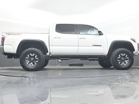 Used 2023 Toyota Tacoma TRD Off-Road AWD/4WD image 30