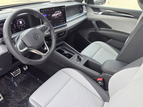 New 2026 Volkswagen Tiguan SE R-Line image 12