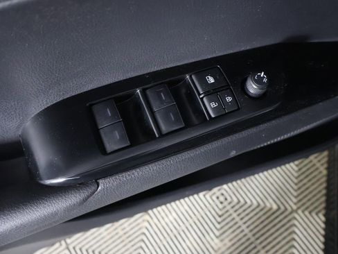 Used 2025 Toyota Camry SE image 31