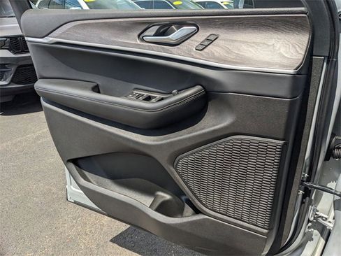 New 2025 Jeep Grand Cherokee L Limited image 20