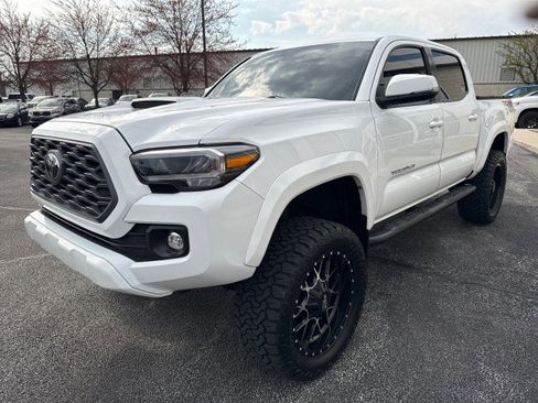 Used 2020 Toyota Tacoma TRD Sport w/ TRD Premium Sport Package image 7